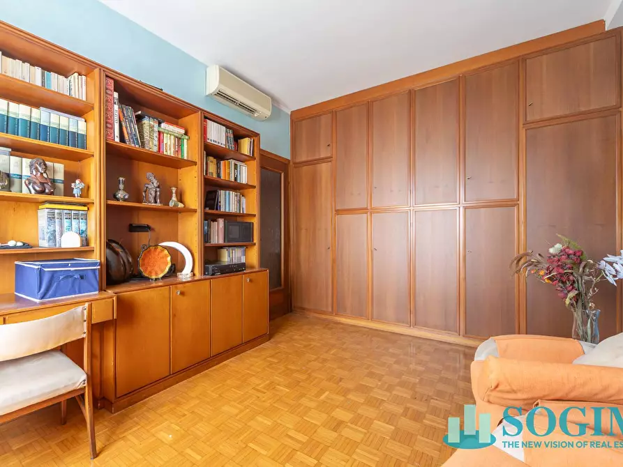 Immagine 11 di Appartamento in vendita  in Piazza Bolivar 7 a Milano