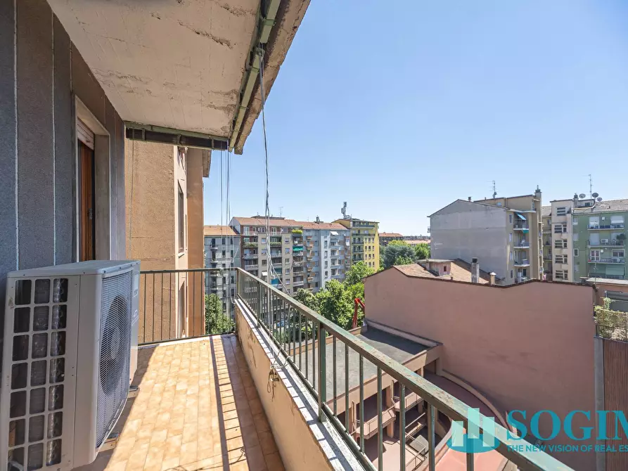 Immagine 14 di Appartamento in vendita  in Piazza Bolivar 7 a Milano