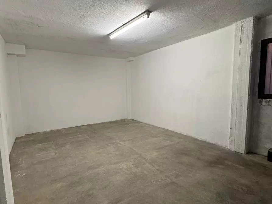 Immagine 3 di Magazzino in vendita  in Via Durini 3 a Monza