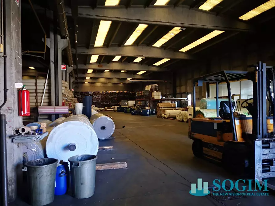 Immagine 2 di Capannone industriale in affitto  a Legnano