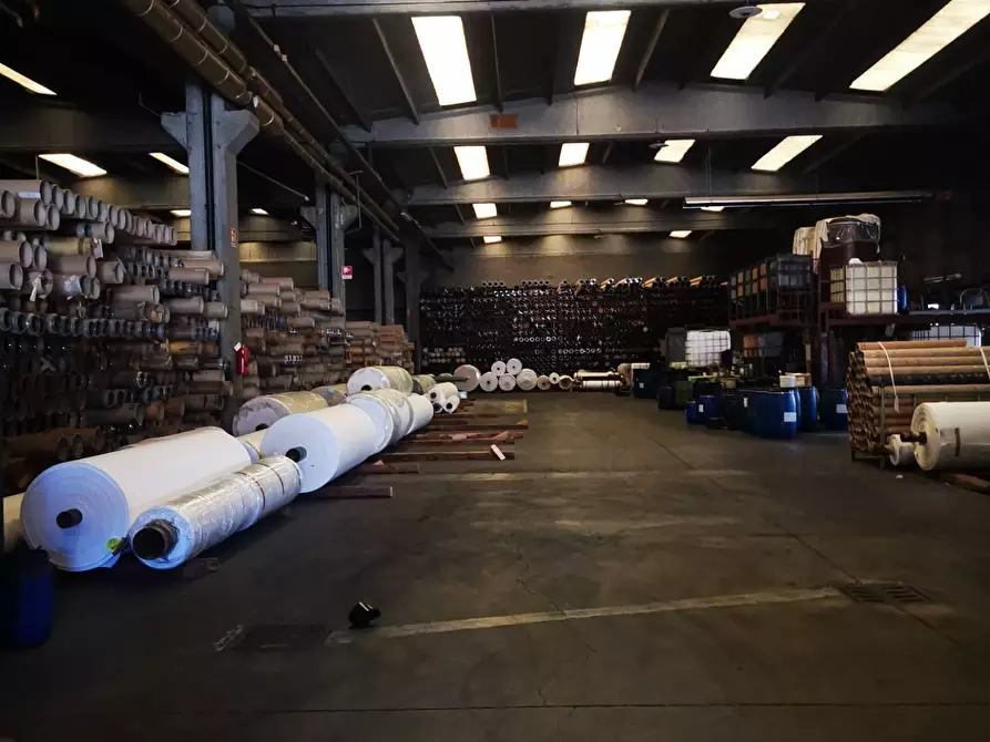 Immagine 5 di Capannone industriale in affitto  a Legnano