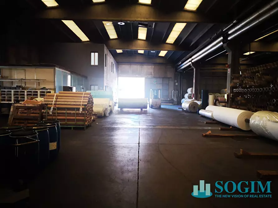 Immagine 9 di Capannone industriale in affitto  a Legnano