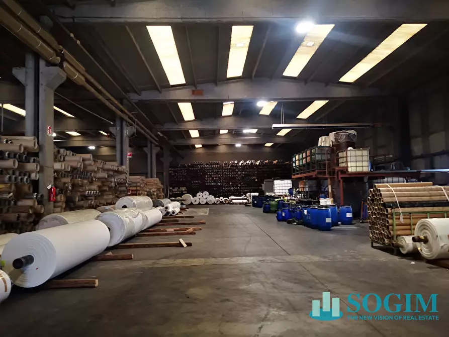 Immagine 14 di Capannone industriale in affitto  a Legnano