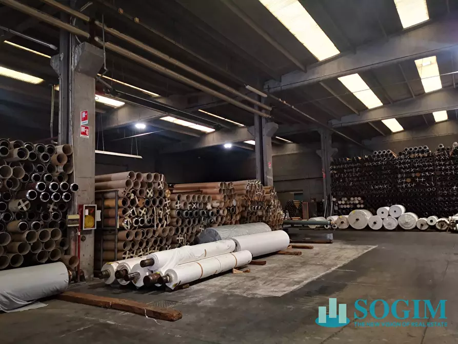 Immagine 15 di Capannone industriale in affitto  a Legnano