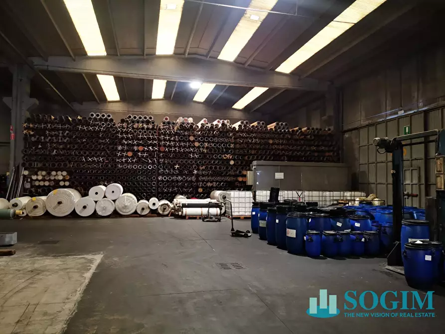 Immagine 16 di Capannone industriale in affitto  a Legnano