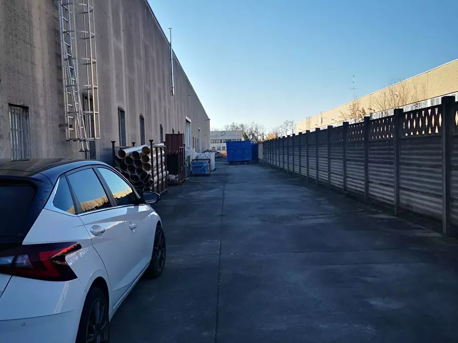 Immagine 18 di Capannone industriale in affitto  a Legnano