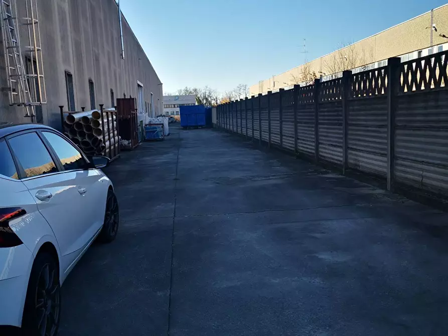Immagine 19 di Capannone industriale in affitto  a Legnano