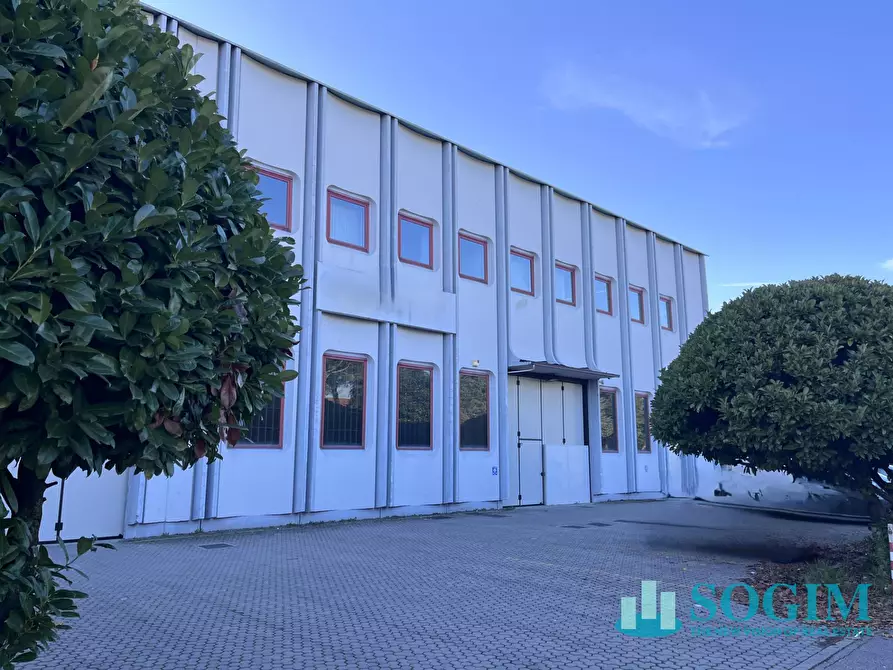 Immagine 3 di Capannone industriale in affitto  a Cusago