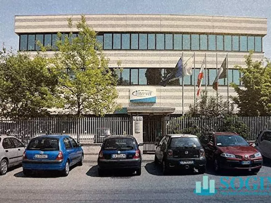 Immagine 1 di Capannone industriale in affitto  a Peschiera Borromeo