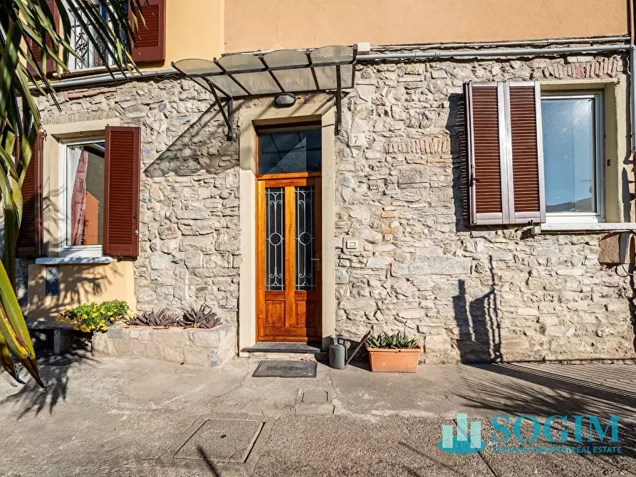 Immagine 14 di Appartamento in affitto  in Via Giovanni Bertacchi a Como