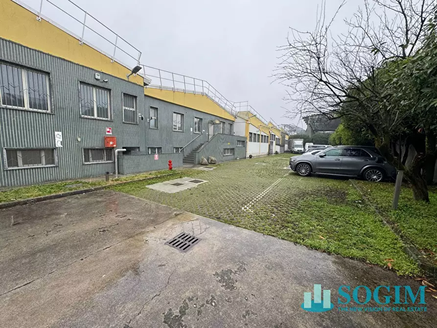 Immagine 3 di Capannone industriale in vendita  a Opera