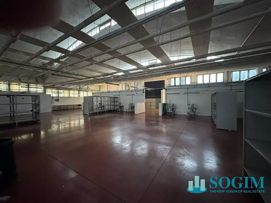 Immagine 2 di Capannone industriale in vendita  a Opera