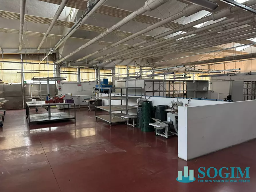 Immagine 8 di Capannone industriale in vendita  a Opera