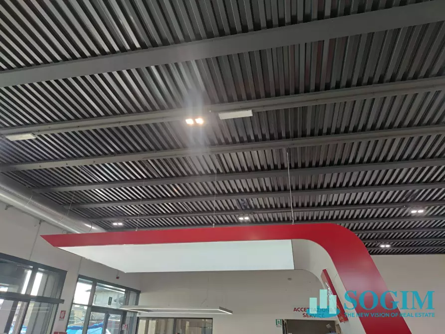 Immagine 5 di Locale commerciale in vendita  in Via Dalmine 2 A a Curno