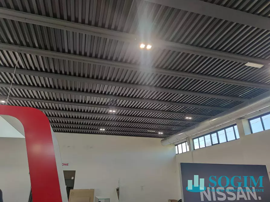 Immagine 6 di Locale commerciale in vendita  in Via Dalmine 2 A a Curno