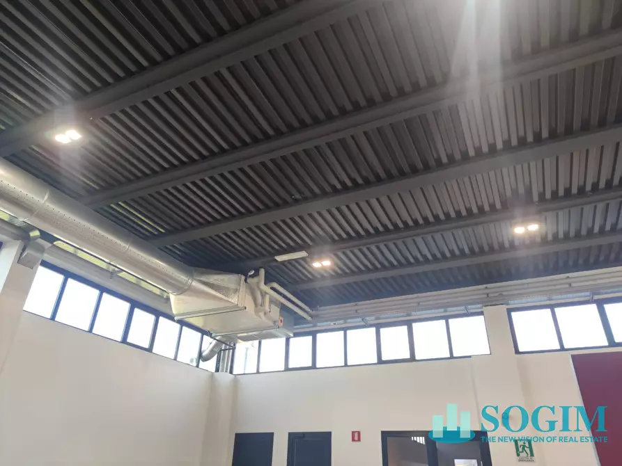 Immagine 7 di Locale commerciale in vendita  in Via Dalmine 2 A a Curno