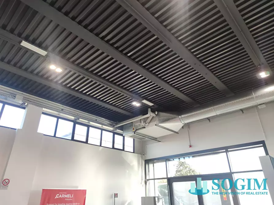 Immagine 9 di Locale commerciale in vendita  in Via Dalmine 2 A a Curno