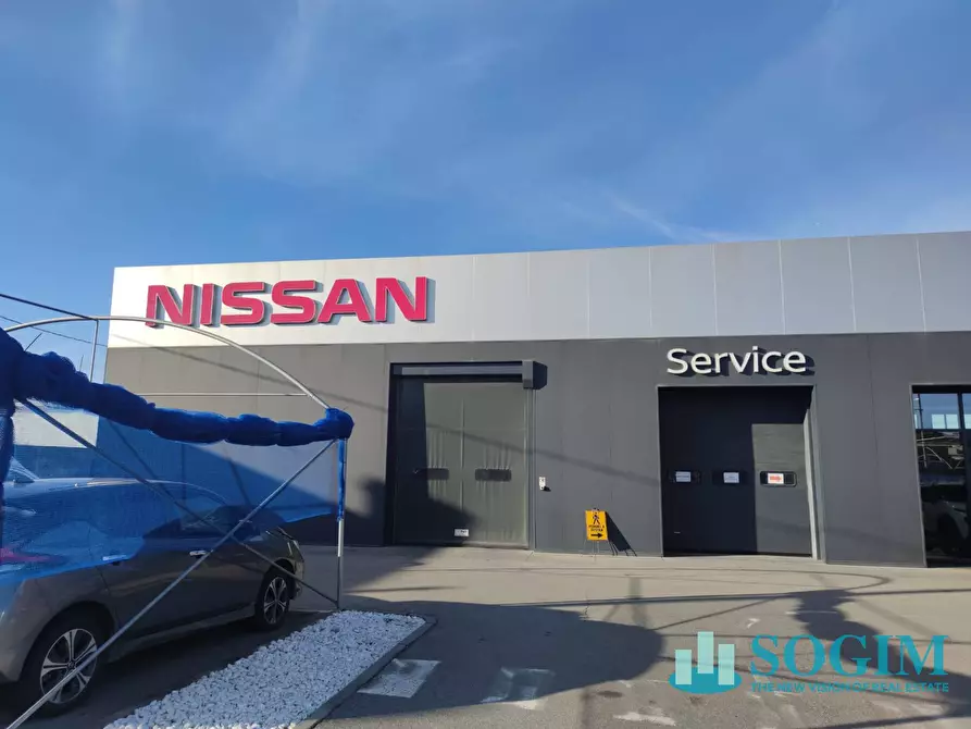 Immagine 1 di Locale commerciale in affitto  in Via Dalmine 2 A a Curno