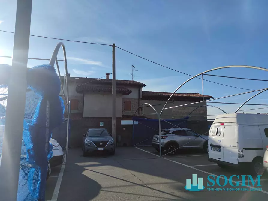 Immagine 8 di Locale commerciale in affitto  in Via Dalmine 2 A a Curno