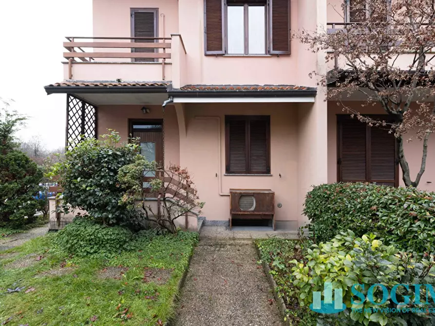 Immagine 33 di Villetta a schiera in vendita  in via maria grazia deledda 1 a Agrate Brianza