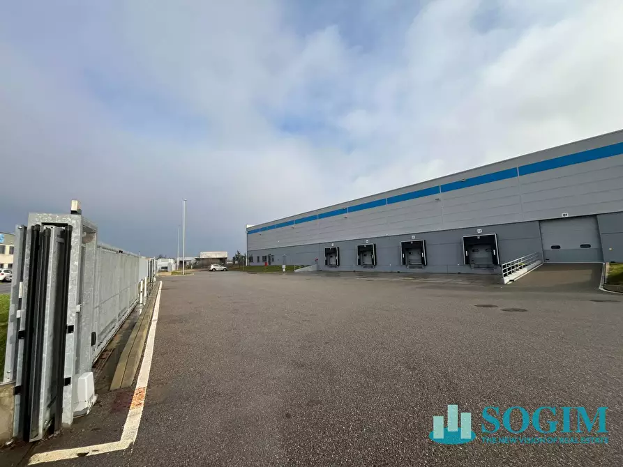 Immagine 8 di Capannone industriale in affitto  a Castel San Giovanni