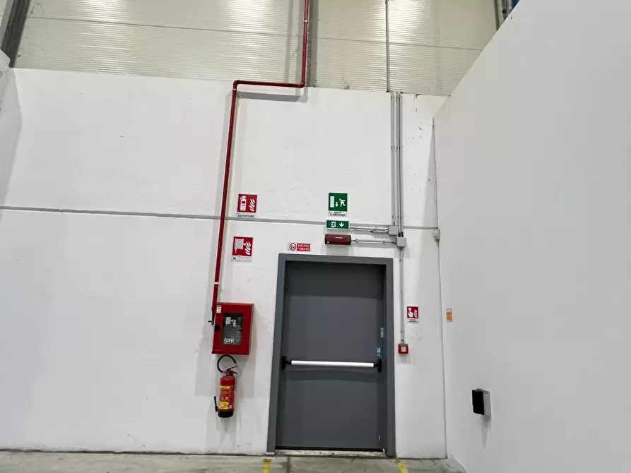 Immagine 21 di Capannone industriale in affitto  a Castel San Giovanni