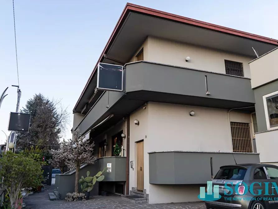 Immagine 12 di Locale commerciale in vendita  in Statale Dei Giovi a Cermenate