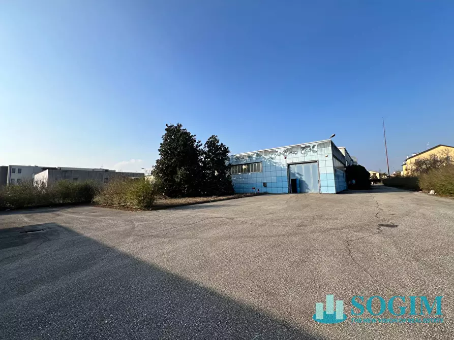 Immagine 2 di Capannone industriale in vendita  in Via Rembrandt 5 a Inveruno