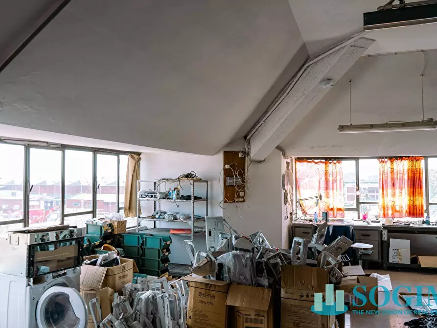 Immagine 24 di Capannone industriale in vendita  a Desio