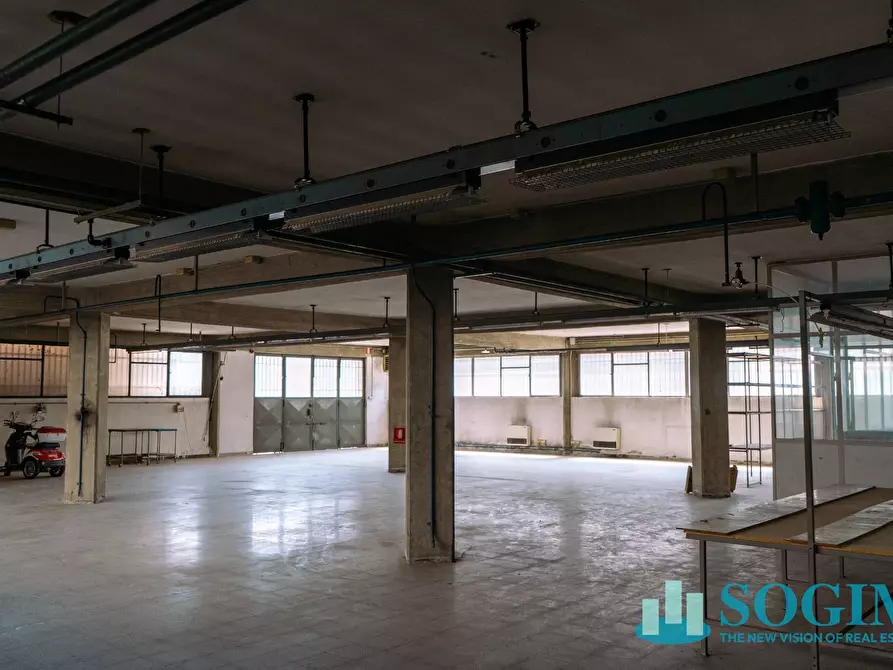 Immagine 29 di Capannone industriale in vendita  a Desio