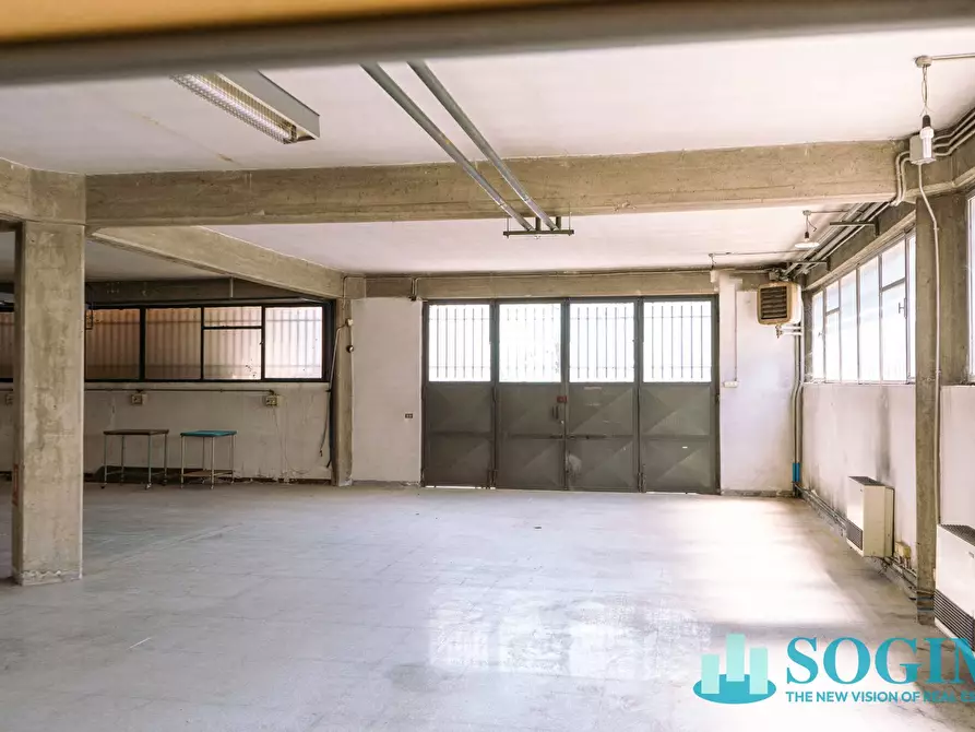 Immagine 33 di Capannone industriale in vendita  a Desio