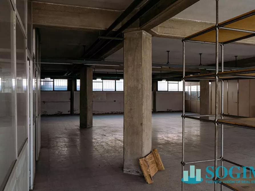 Immagine 34 di Capannone industriale in vendita  a Desio