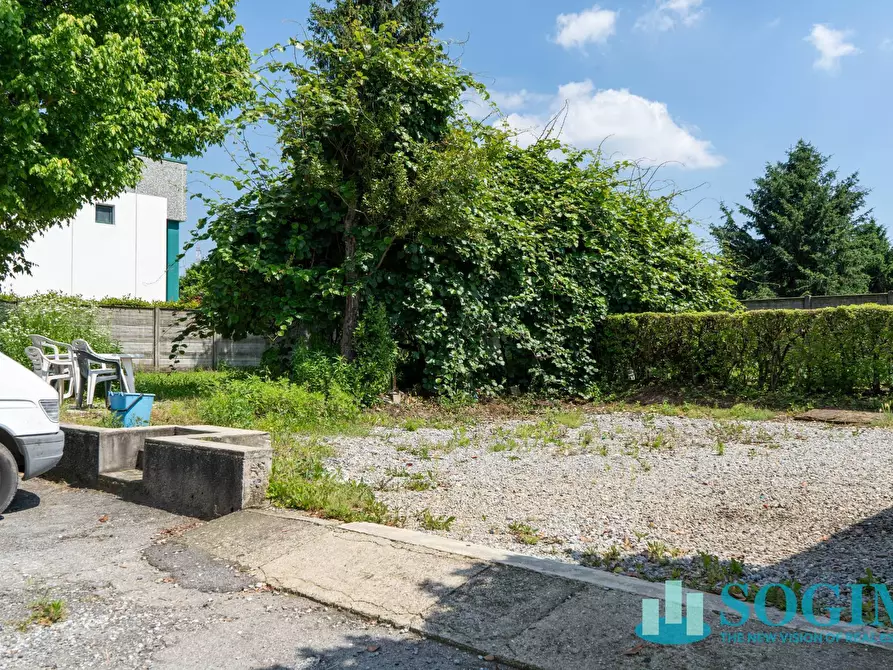 Immagine 39 di Capannone industriale in vendita  a Desio