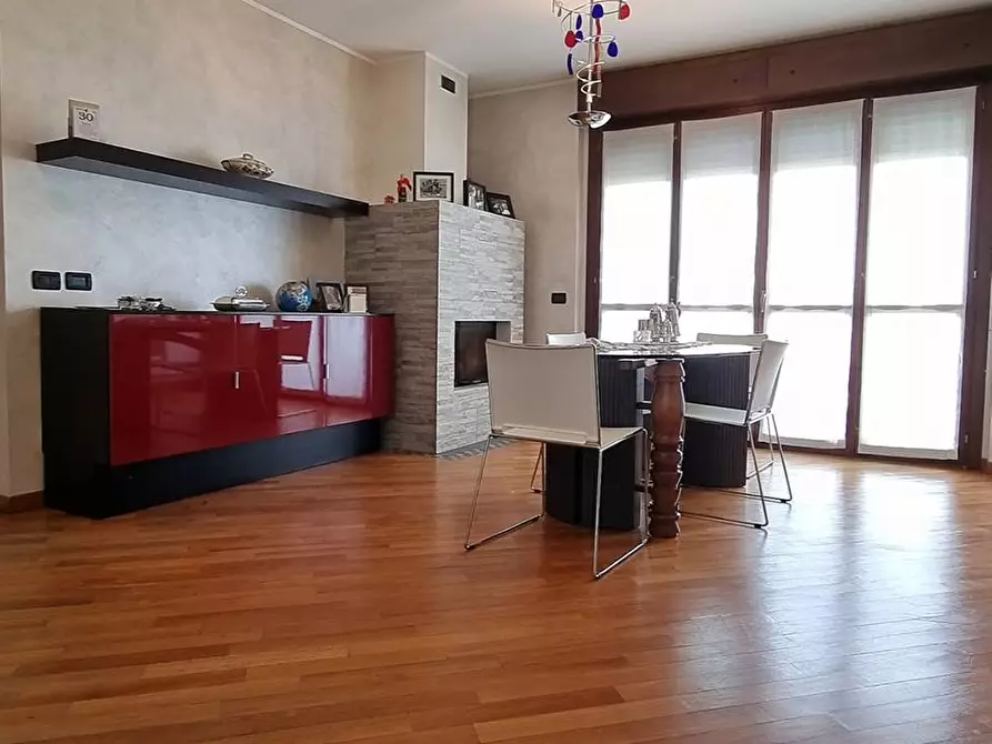 Immagine 3 di Appartamento in vendita  in via Doberdò 32 a Milano