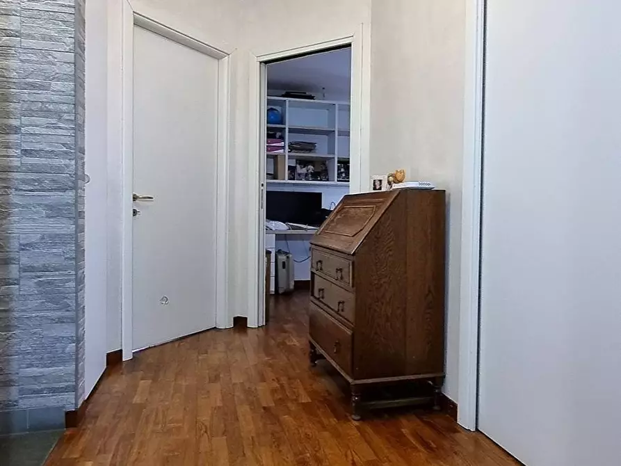 Immagine 43 di Appartamento in vendita  in via Doberdò 32 a Milano
