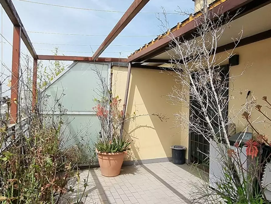 Immagine 50 di Appartamento in vendita  in via Doberdò 32 a Milano