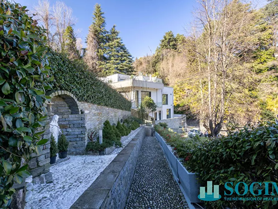 Immagine 47 di Villa in vendita  in Via Bellinzona a Como