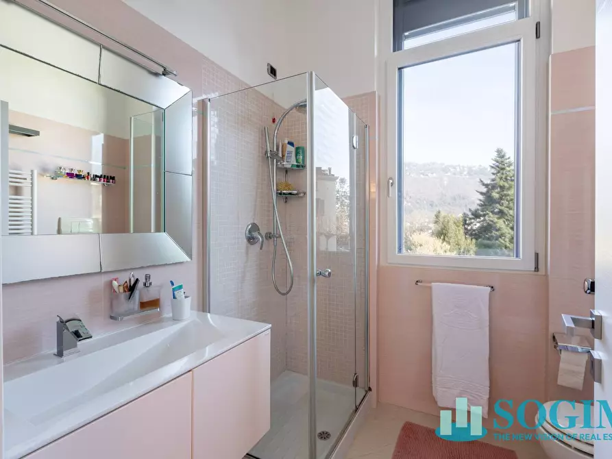 Immagine 31 di Villa in vendita  in Via Bellinzona a Como