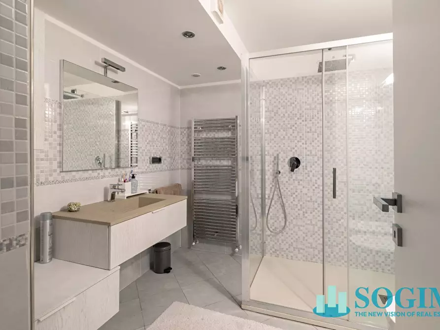 Immagine 45 di Villa in vendita  in Via Bellinzona a Como