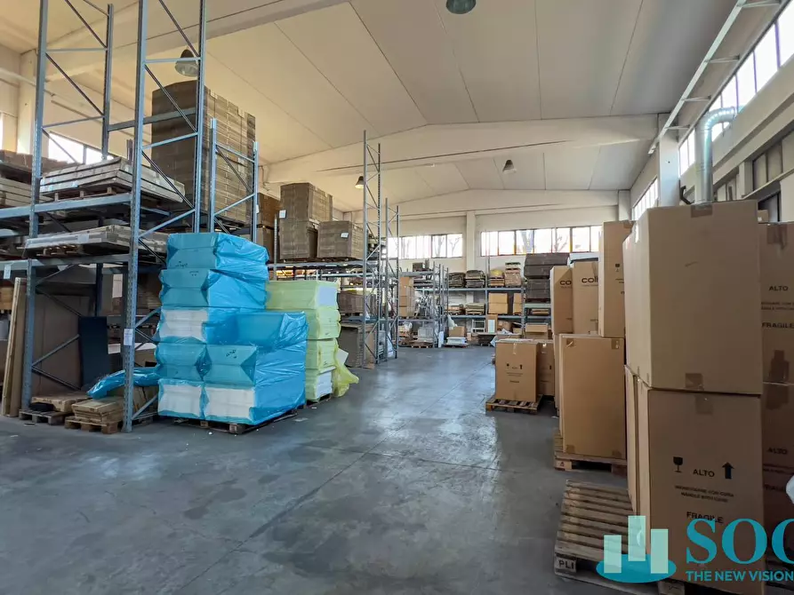 Immagine 3 di Capannone industriale in vendita  a Varedo