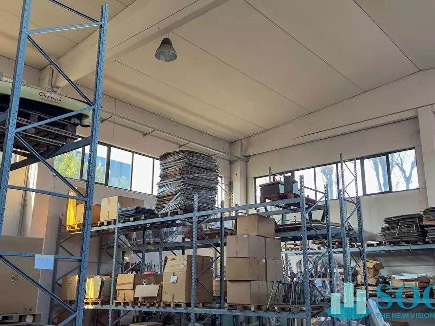 Immagine 37 di Capannone industriale in vendita  a Varedo