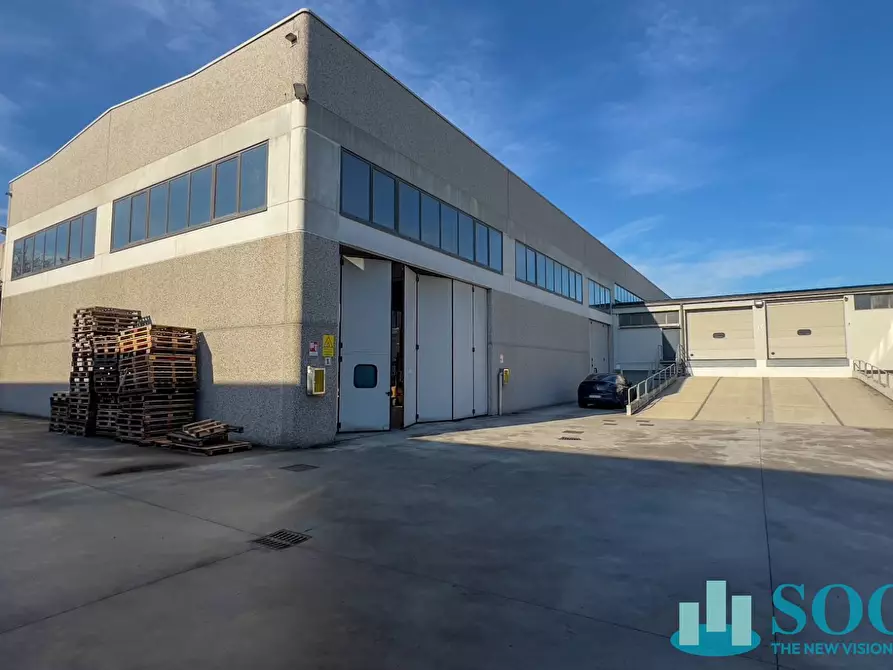 Immagine 4 di Capannone industriale in vendita  a Varedo