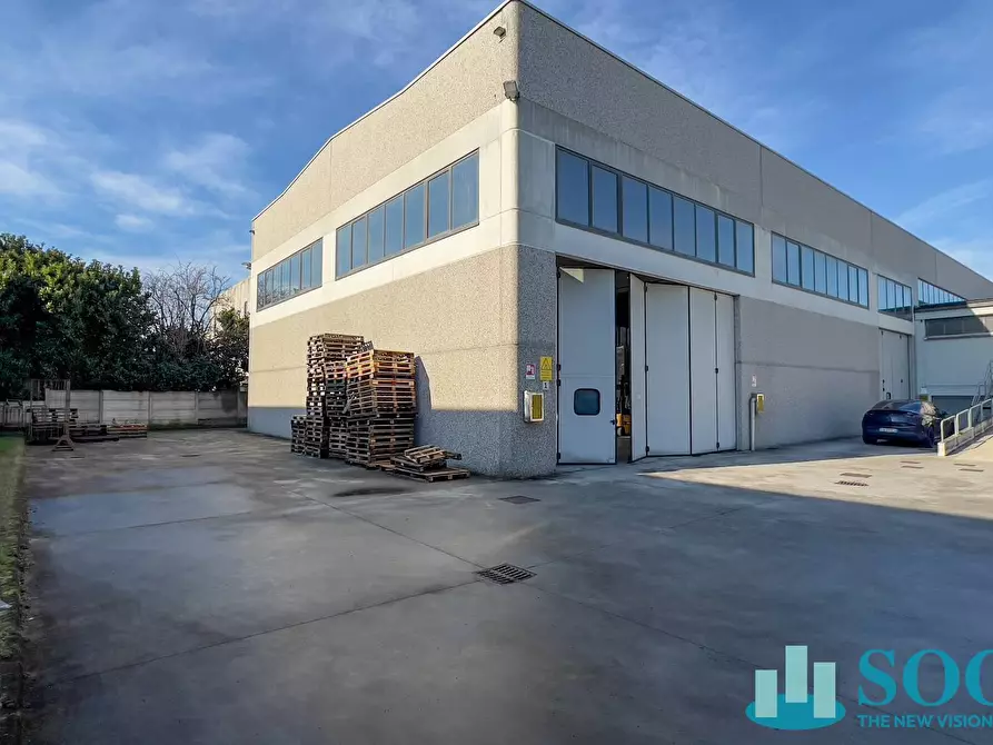 Immagine 51 di Capannone industriale in vendita  a Varedo
