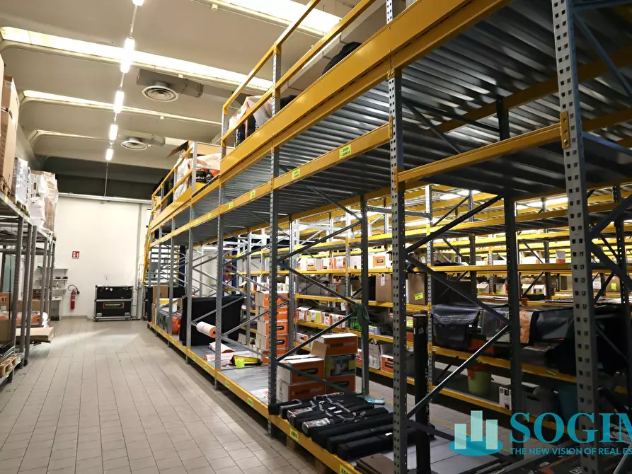Immagine 35 di Capannone industriale in affitto  in maggi 120 a Lesmo