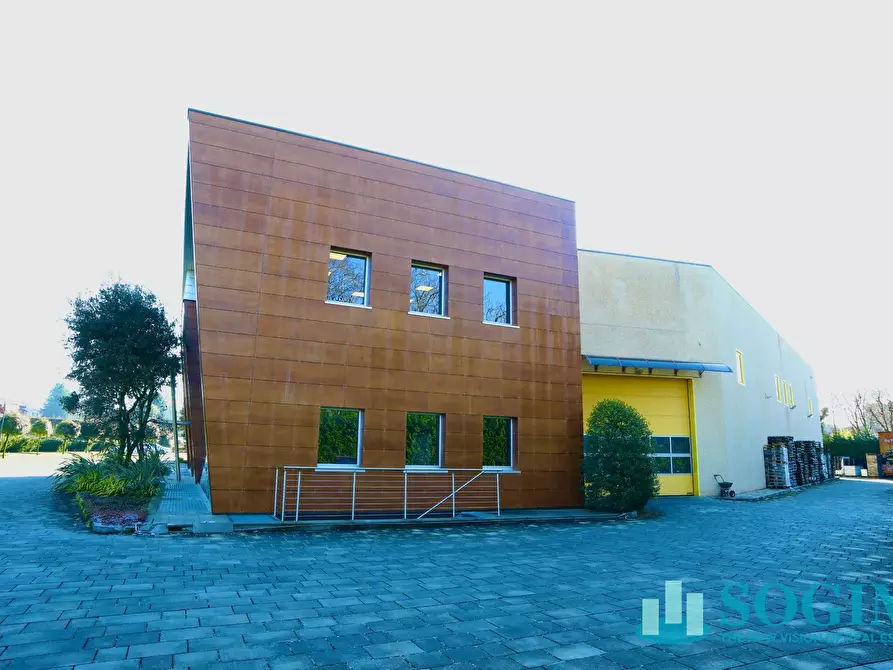 Immagine 38 di Capannone industriale in affitto  in maggi 120 a Lesmo