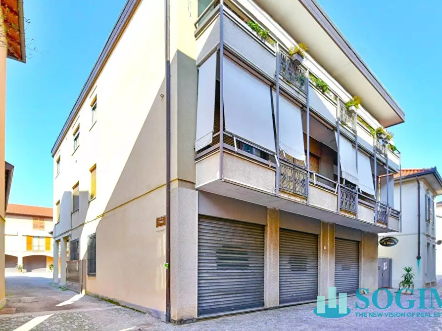 Immagine 1 di Locale commerciale in affitto  in via Vittorio Emanuele 14 a Lazzate