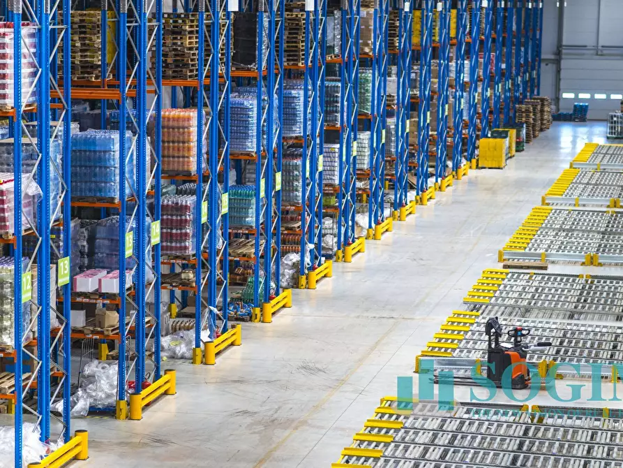 Immagine 2 di Capannone industriale in affitto  a Parma