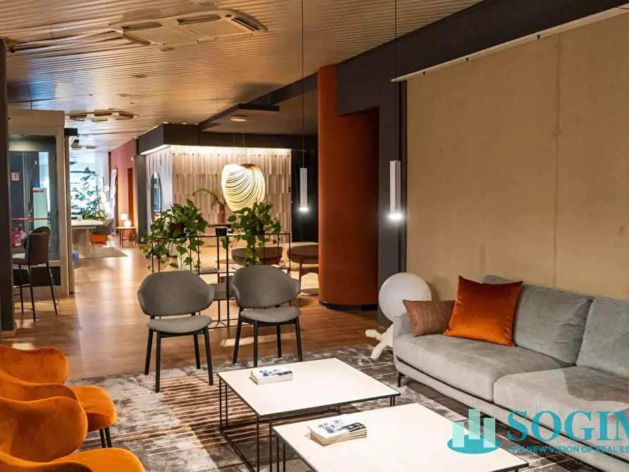 Immagine 5 di Negozio in vendita  in Via Milano a Como