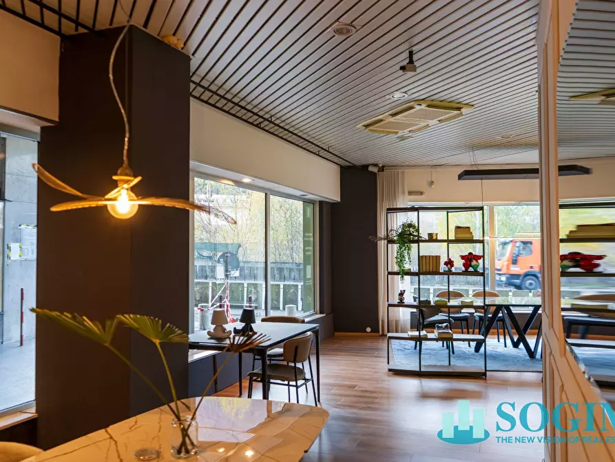 Immagine 11 di Negozio in vendita  in Via Milano a Como