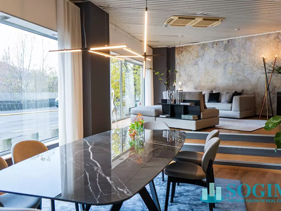 Immagine 13 di Negozio in vendita  in Via Milano a Como